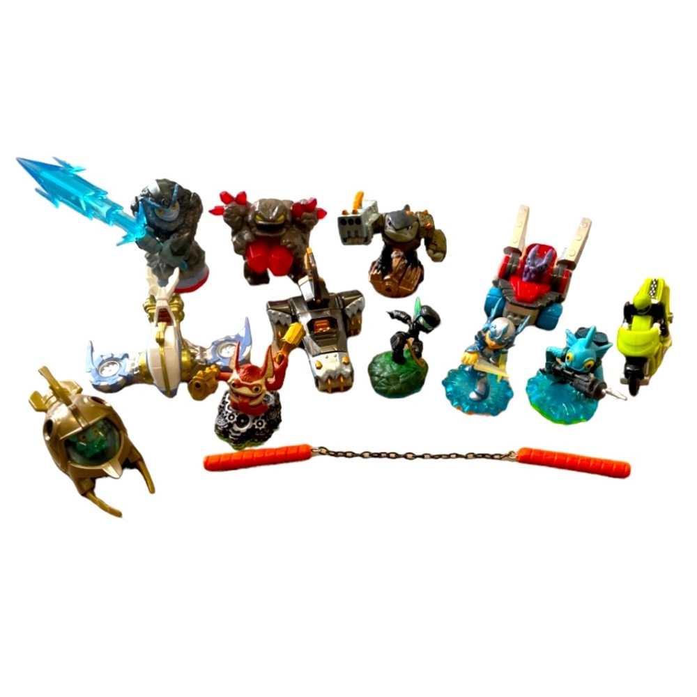 Skylanders mixed lot of 10 figures+.